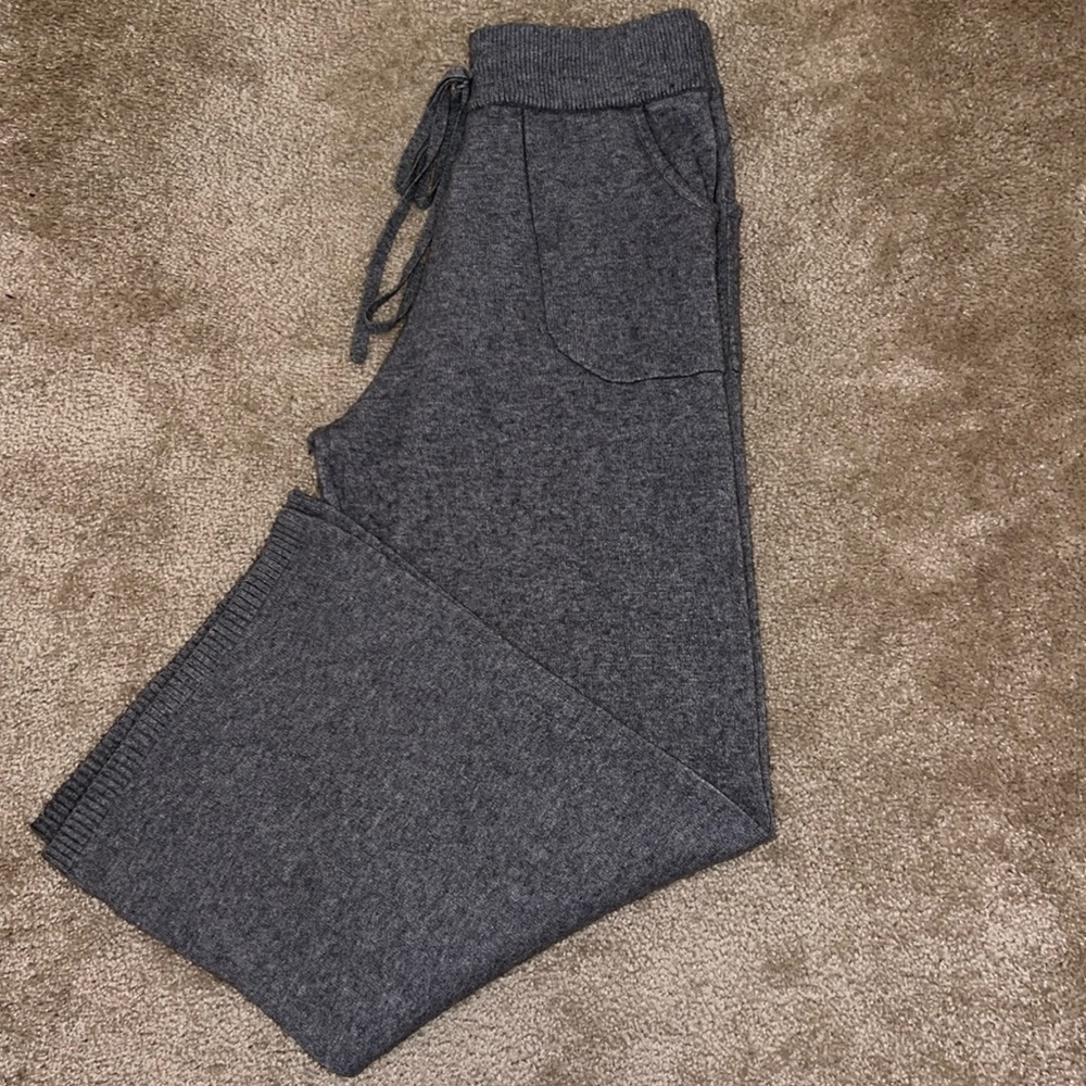 Baci Mini wide leg sweater pant. Sundance Catalog. Size Large. EUC! Gray!